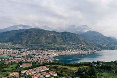 巴塞罗那主场-大胜莱加内斯，梅西梅开二度，在签约以后,巴塞罗那俱乐部尽心尽力地帮助梅西成长