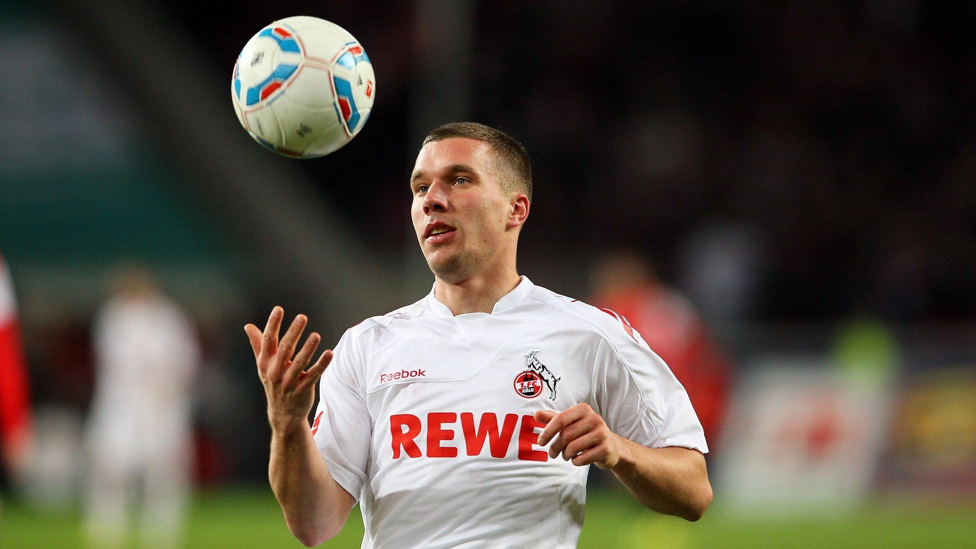 “青训基地不断扩大，打造青少年足球人才摇篮”，青少年足球训练营简介